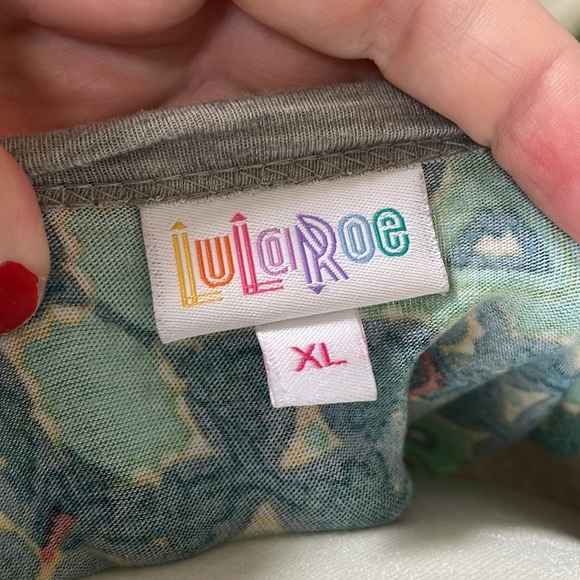 Lularoe patterned top - Picture 4 of 4